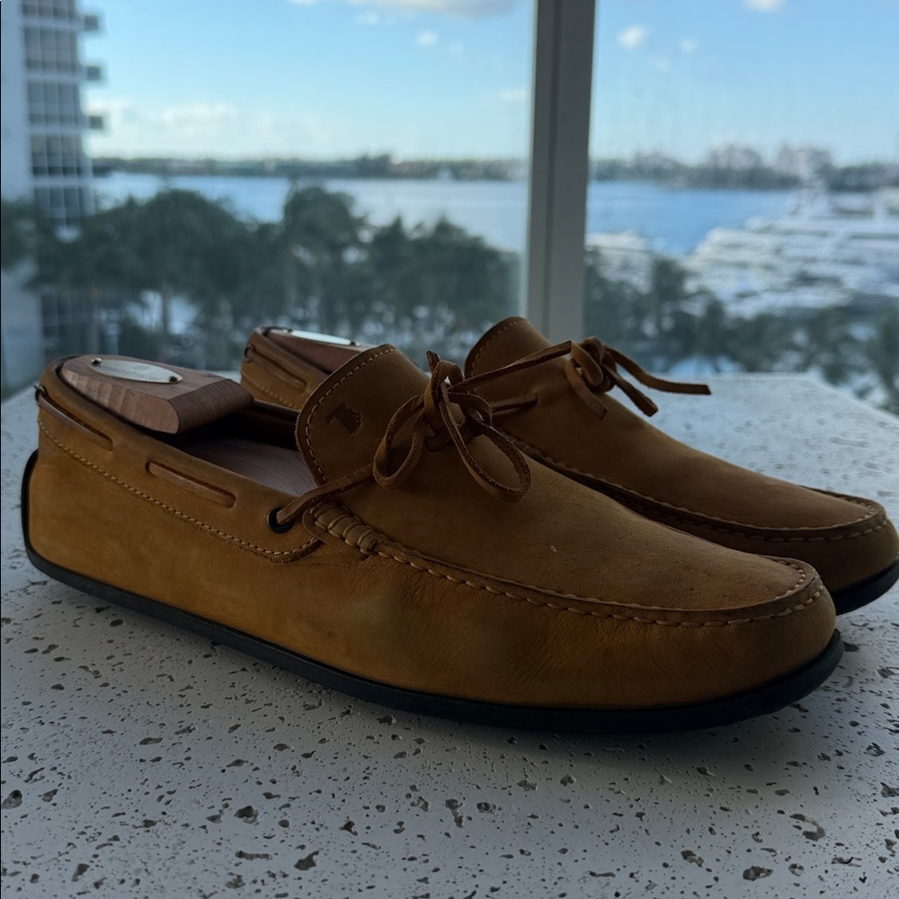 Tod's Tan Leather Driving Moccasins with Lace Detail